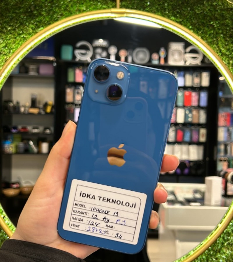 Apple iPhone 13