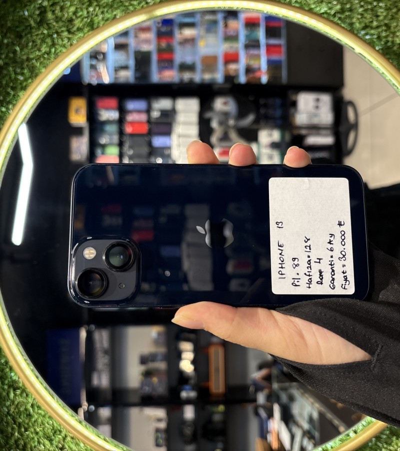 Apple iPhone 13