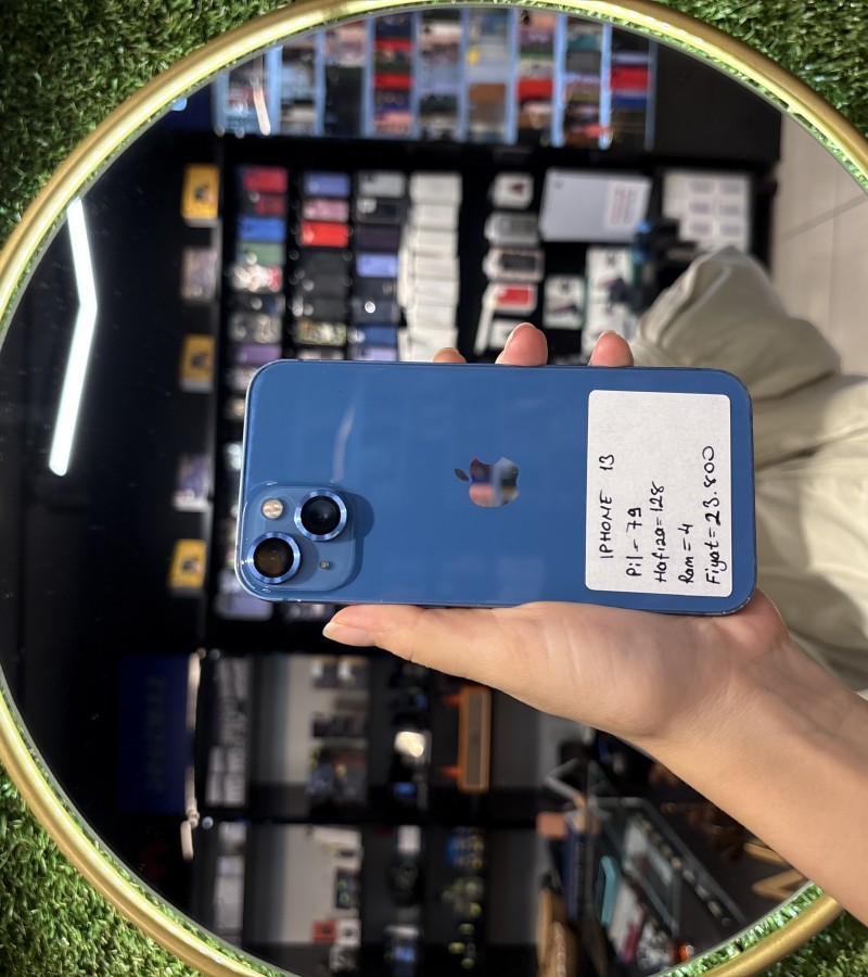 Apple iPhone 13