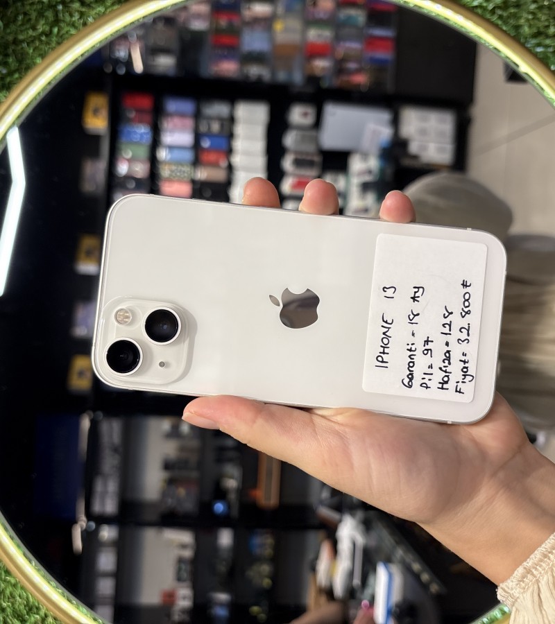 Apple iPhone 13