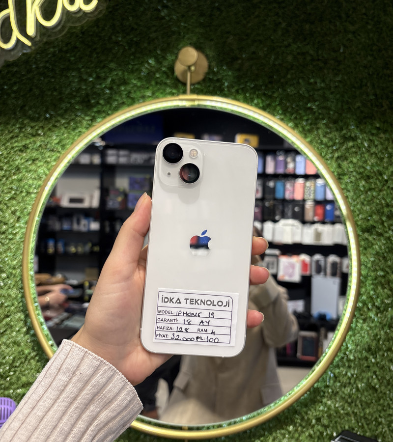 Apple iPhone 13